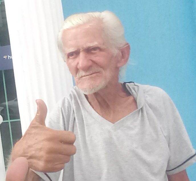 Moradores de Nova Parnamirim resgatam idoso de 74 anos das ruas: “Ele quer ser útil”