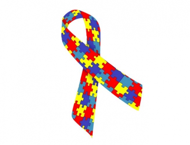 Câmara dos Deputados aprova inclusão do símbolo de autismo em placas de prioridade