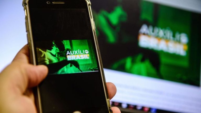 Auxílio Brasil: Senado aprova valor mínimo permanente de R$ 400