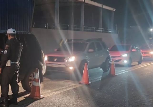 Blitz da Lei Seca autua 30 motoristas por recusa ao teste do bafômetro em Natal