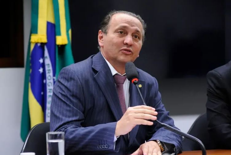Juiz manda penhorar bens e determina quebra de sigilo fiscal do ex-deputado Antônio Jácome por dívida de campanha