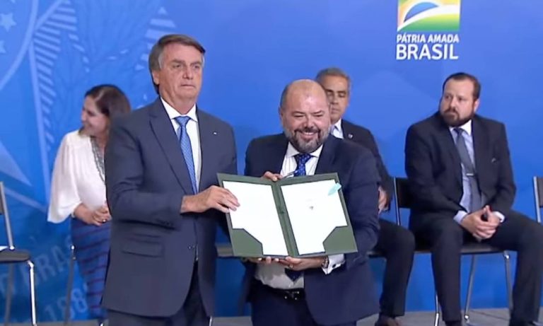 Governo Federal lança pacote que permite uso do FGTS por mulheres para pagar creche e flexibiliza jornada para mães