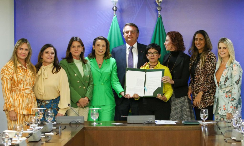 Bolsonaro sanciona lei que amplia pena para violência contra crianças e passa a considerar crime hediondo o homicídio contra menor de 14 anos