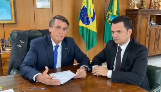 Bolsonaro anuncia nova convocação de 1.250 agentes para PF e PRF