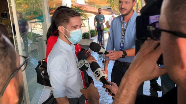 Após 23 dias internado, jornalista da Globo vítima de tentativa de latrocínio recebe alta: “O pior já passou” 07/05/2022 06h13