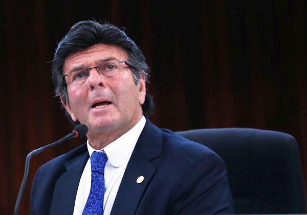 Fux diz que ‘democracia é uma mentira’ em país com imprensa regulada