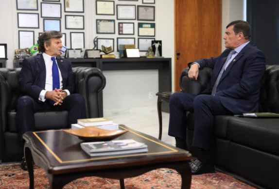 Ministro da Defesa diz a Fux que Forças Armadas estão ‘comprometidas com a democracia’