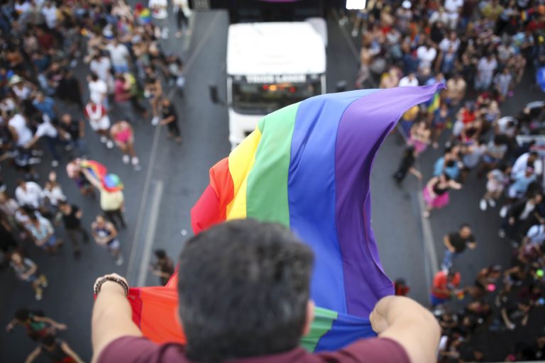 Brasil tem ao menos 5 assassinatos de LGBTI+ por semana, diz levantamento