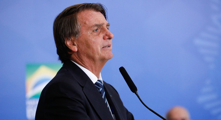 “Ou decidimos no voto contabilizado e auditado ou a gente se entrega”, diz Bolsonaro
