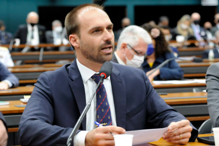 Instagram bloqueia Eduardo Bolsonaro de iniciar lives