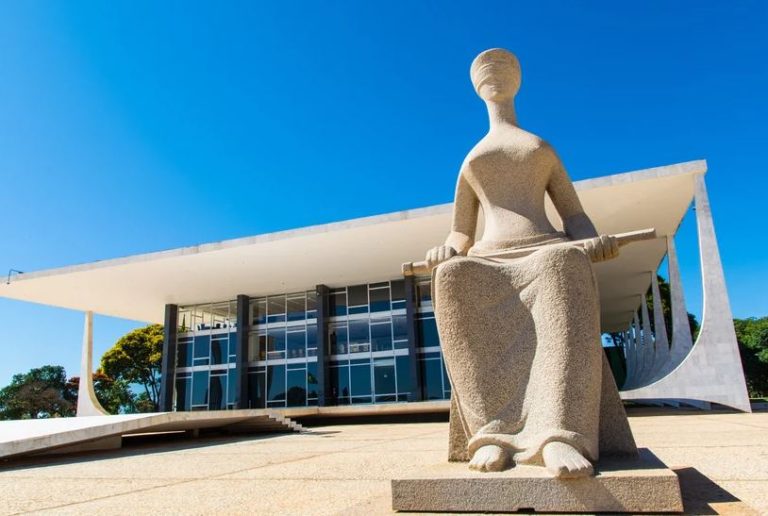 Política Senado aprova elevar para 70 anos idade limite para nomeação no STF e em tribunais superiores