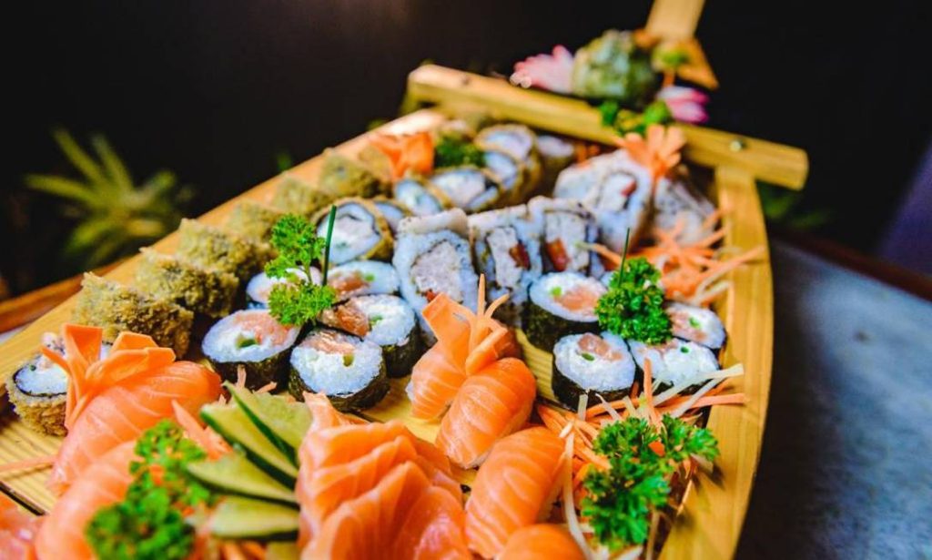 Casal finge passar mal em restaurante de comida japonesa no PR para não pagar conta de R$ 400, mas acaba preso