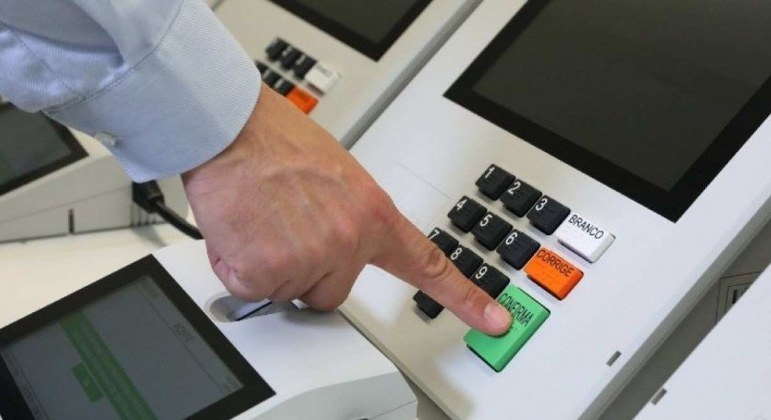 Justiça Eleitoral encerra testes e diz que ninguém conseguiu fraudar votos nas urnas eletrônicas