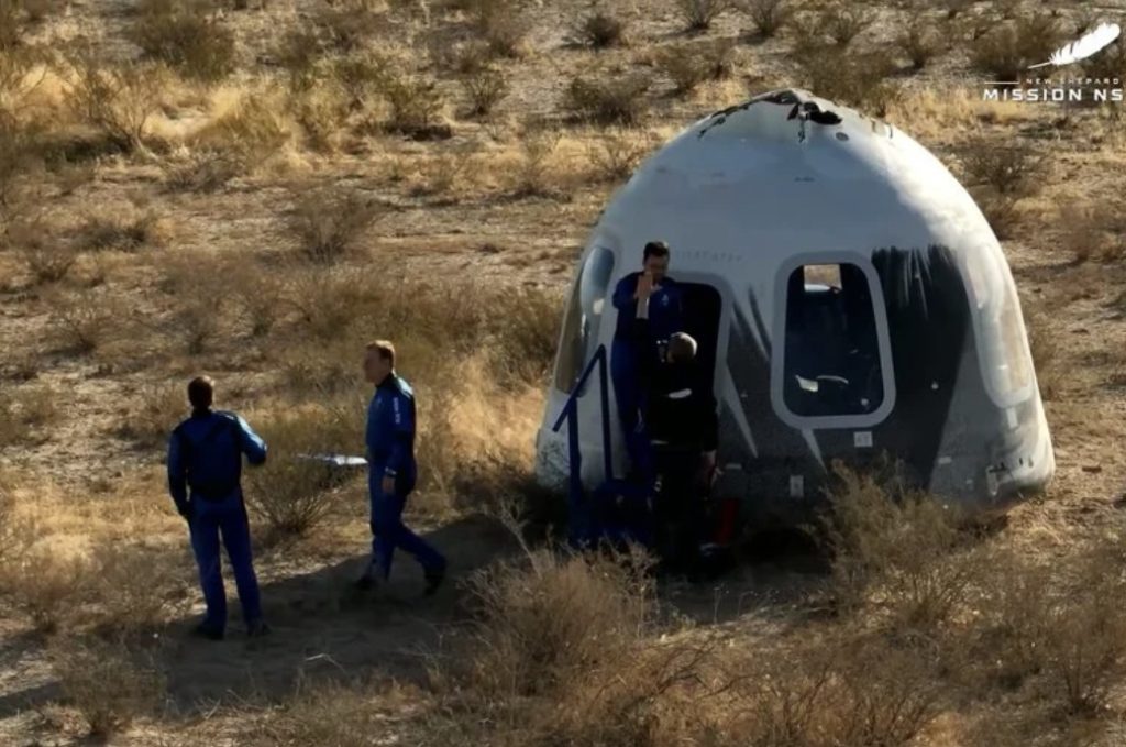 Foguete da Blue Origin com brasileiro volta à Terra