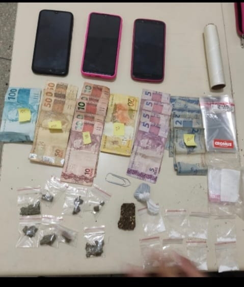 4° BPM prende mulher suspeita de tráfico de drogas no bairro Nossa Senhora da Apresentação