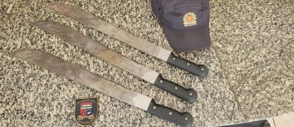 Rádio Patrulha de Apodi prende homem por ameaça com arma branca