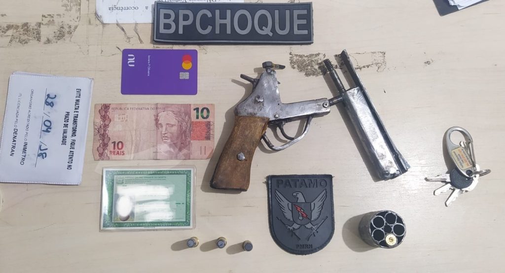 BPChoque prende dupla em motocicleta portando arma de fogo artesanal no bairro Alecrim