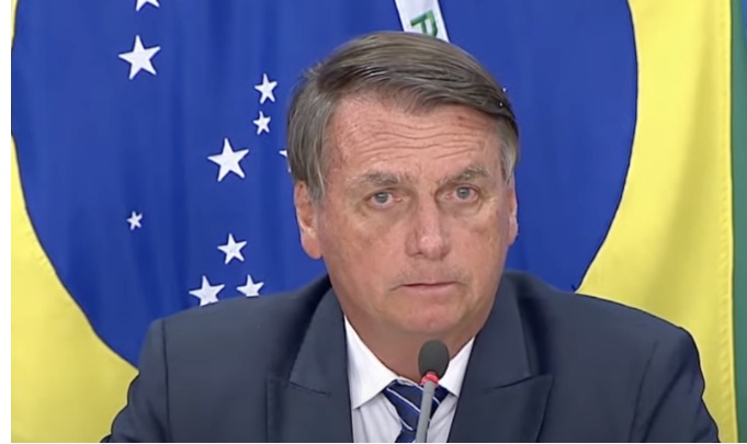 Comentarista fala em “tiro no peito” e Bolsonaro rebate: “se eu respondesse à altura seria ataque”