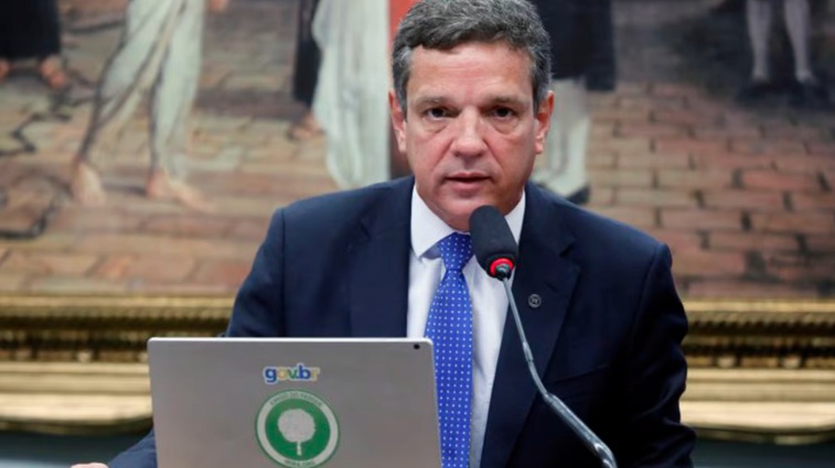 Novo presidente da Petrobras falta a primeira reunião do conselho