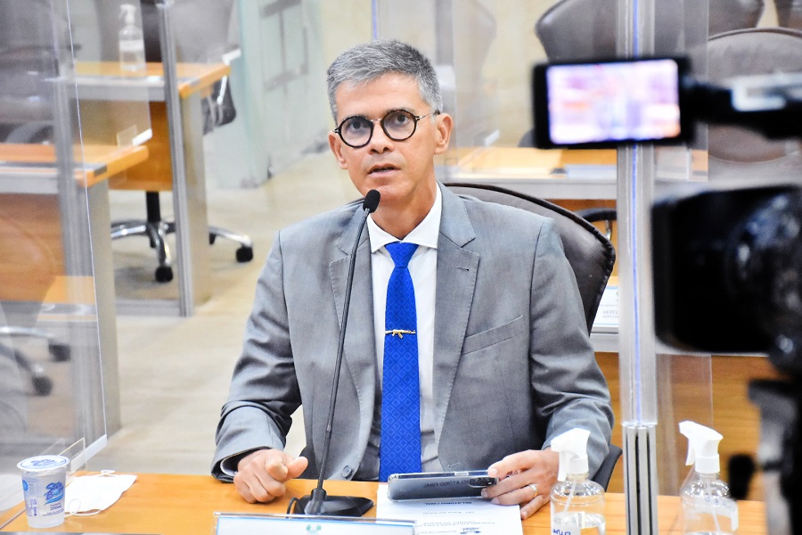 Deputado apresenta projeto para proibir participação de mulheres trans em competições femininas no RN