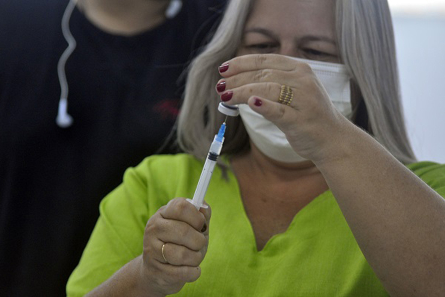 Clínicas estudam venda de vacina contra covid em Natal