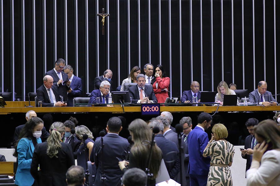 Autor de teto do ICMS para combustível descarta aumento do imposto em 2023