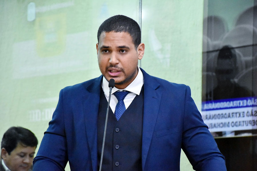 Suplente de Kelps, Michael Diniz assume mandato de deputado estadual