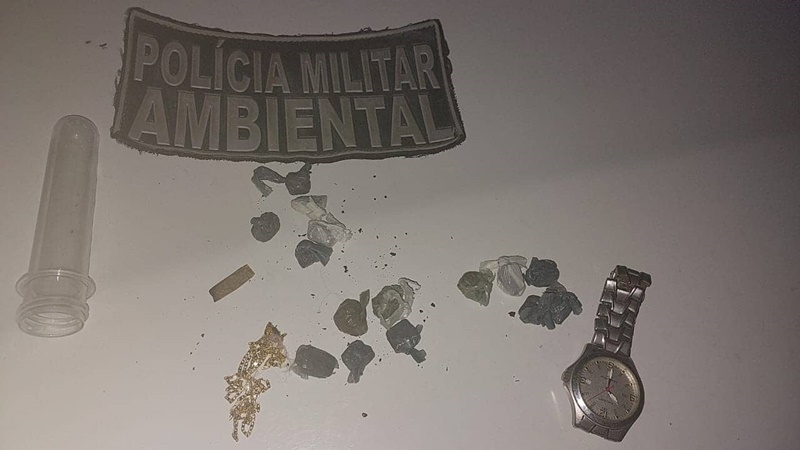 Bandido rouba filho de policial no corredor da folia em Caicó e é preso em flagrante pela CIPAM; Indivíduo estava traficando droga