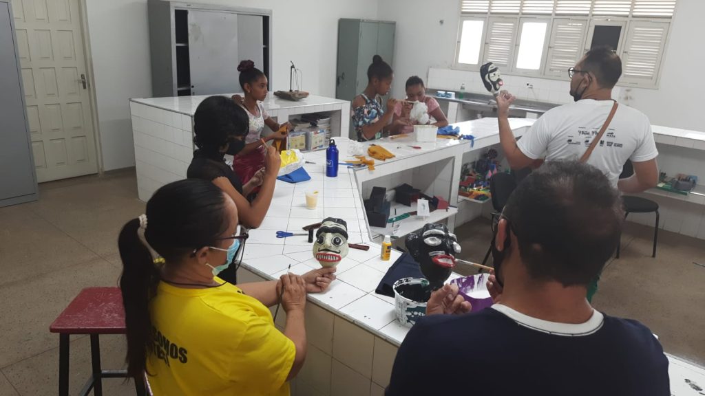 Oficina de bonecaria reuniu professores, alunos e Grupo de Teatro Carcará em Currais Novos