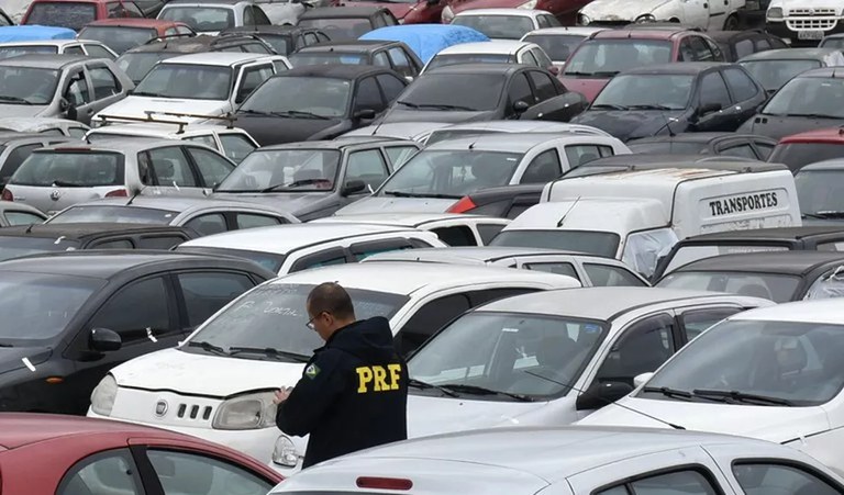 PRF promove leilão virtual com 366 veículos retidos no RN