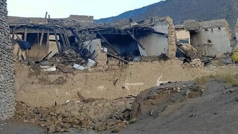 Terremoto no Afeganistão deixa pelo menos 950 mortos