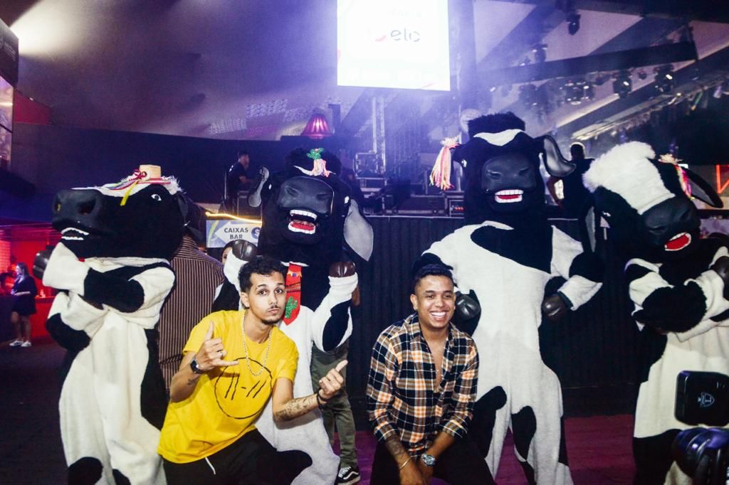 Influenciadores Leo Marques e Victor do Geek Publicitário são convidados de TODDY®️ para curtir o São João de Campina Grande