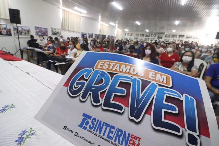 Prefeitura corta salário de 1,6 mil professores em Natal
