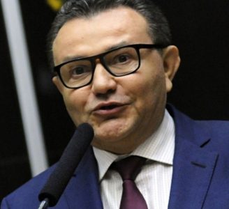 Presidente nacional do PSB chama Carlos Eduardo de “bolsonarista”