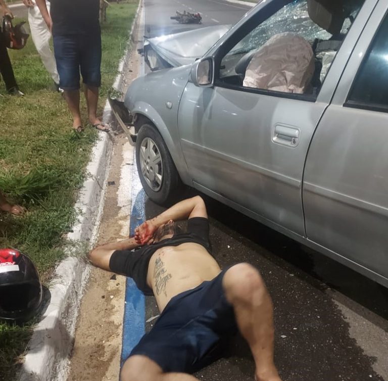 Colisão entre carro e moto na Avenida João da Escóssia em Mossoró deixa uma pessoa ferida