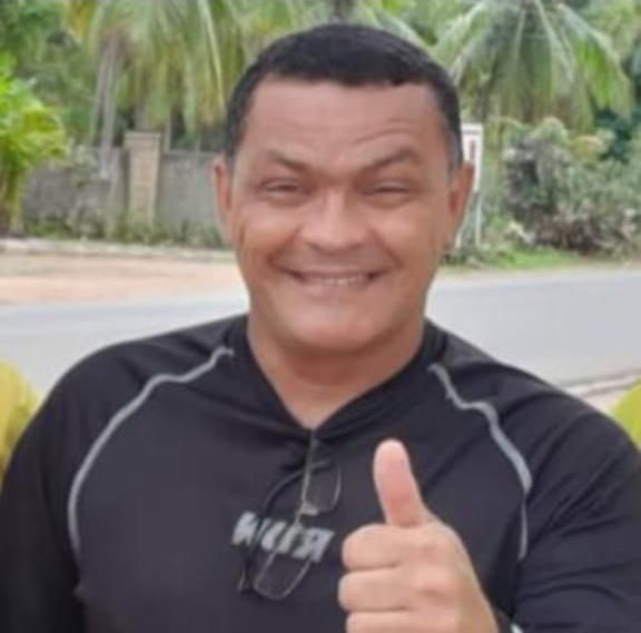 Assaltantes invadem casa para roubar, matam sub-oficial da Marinha e ferem idosa de 72 anos