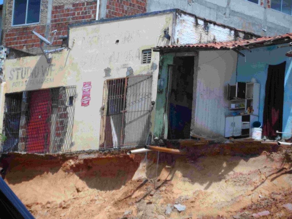 Promotoria do Meio Ambiente de Natal determina retirada de casas em áreas de risco