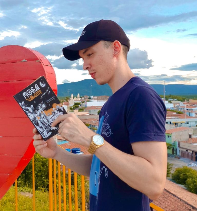 Escritor potiguar de 23 anos lança seu primeiro livro: “Rosa Valente e o Resgate da Lua”
