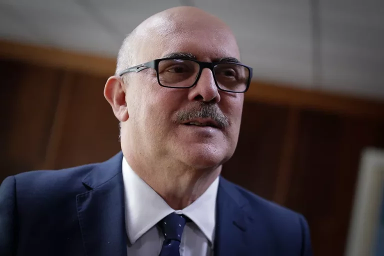 PF prende ex-ministro Milton Ribeiro e pastores-lobistas em operação sobre suspeitas de corrupção no MEC