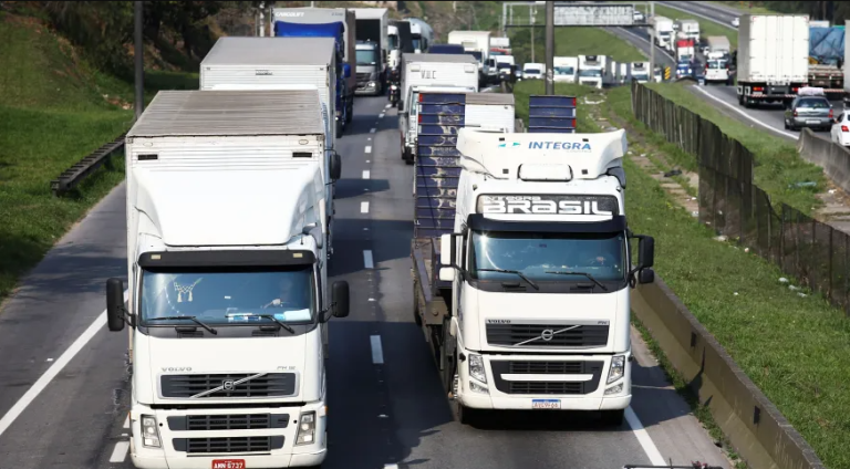 Além de MP, governo estuda voucher para caminhoneiros e novo vale-gás