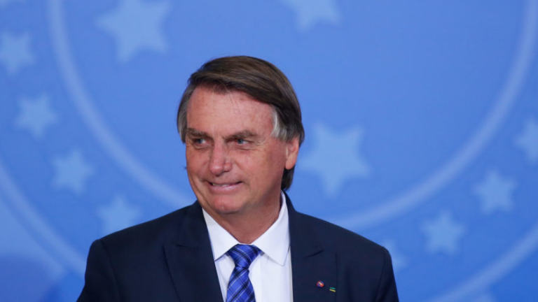 Bolsonaro sanciona lei do ICMS, mas veta compensar Estados