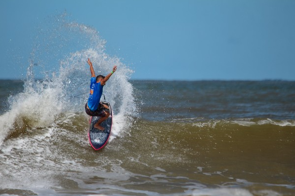Potiguar Mateus Sena venceu a etapa brasileira de surf