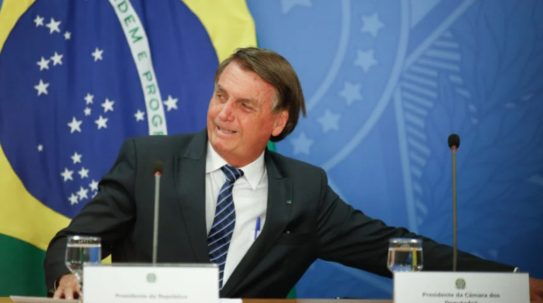 Se problema é perda de arrecadação, pagamos conta, diz Bolsonaro