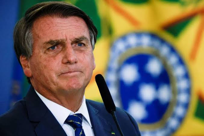 Bolsonaro sanciona limite de ICMS, mas nega compensação aos estados
