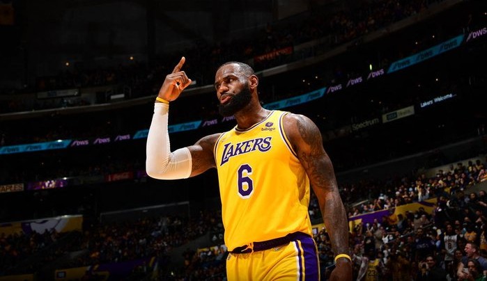 LeBron James é primeiro jogador em atividade da NBA a se tornar bilionário