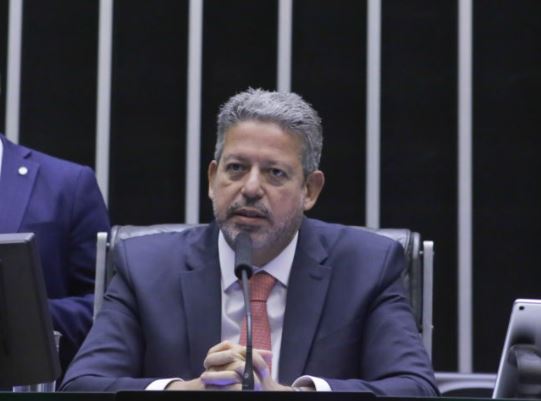 “Tem que renunciar imediatamente”, diz Arthur Lira sobre presidente da Petrobras