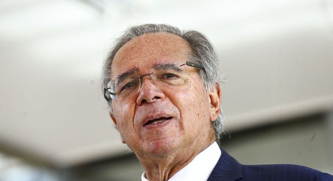 Guedes diz que servidores devem ter reajuste de salário em 2023