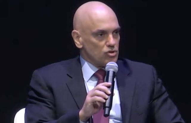 TSE vai equiparar redes sociais a meios de comunicação como TV, rádio e jornal, diz Moraes