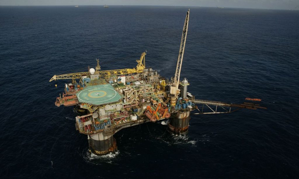 Governo Federal estuda PEC para usar dividendos da Petrobras e zerar ICMS sobre o diesel
