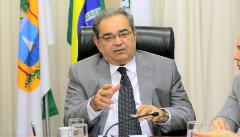 Álvaro Dias manda para a Câmara projeto que acaba de vez com programa de bolsas de estudo em universidades